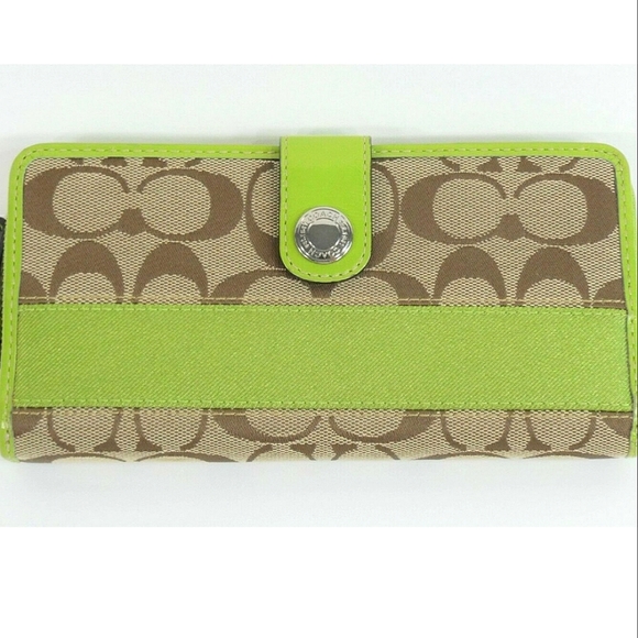 Coach Handbags - Coach 🍏 Leather Wallet